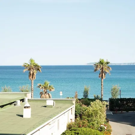 Cosy Au Lavandou Avec Parking, A Deux Pas De La - Fr-1-803-78 Apartment Le Lavandou