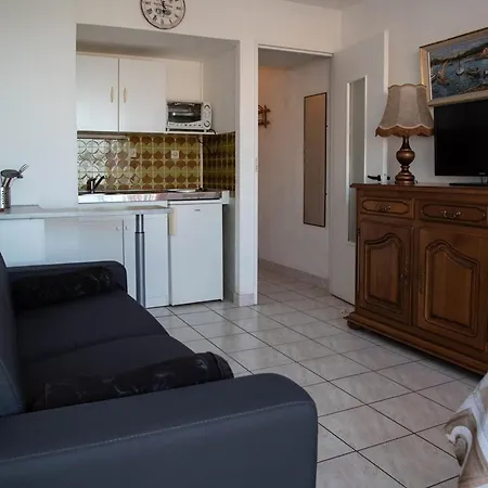 Location Face Pour 2 Personnes Au Lavandou. - Fr-1-803-78 Le Lavandou